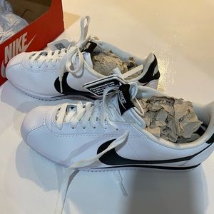 Women’s size 10 KicksCrew Nike Classic Cortez Leather size 10 sneakers